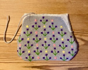 Needlepoint bag without lining or clasp
